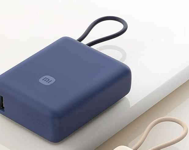 Xiaomi выпустила новый повербанк со встроенным кабелем / Питание и аккумуляторы / iXBT Live
