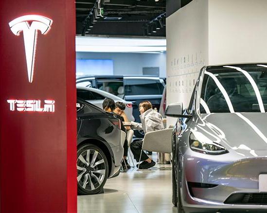 В начале 2025 года Tesla намерена выпустить полностью беспилотные электромобили в Европе и Китае / Авто и транспорт / iXBT Live