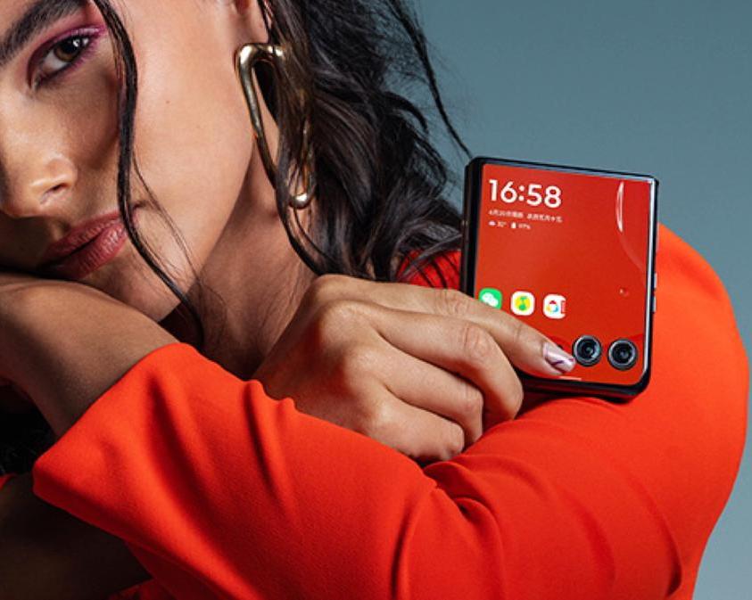 Motorola работает над более дешевой складной версией Razr / Смартфоны и телефоны / iXBT Live